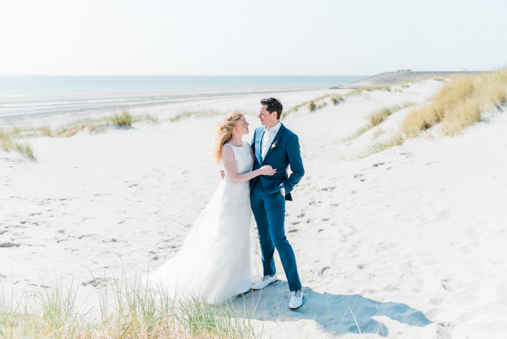 Bruiloft Zeeland, De Punt Westenschouwen, bruidsreportage strand